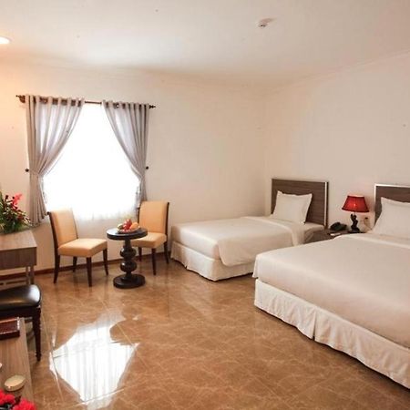Den Long Do Hotel На Транг Екстериор снимка