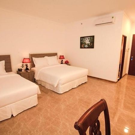 Den Long Do Hotel На Транг Екстериор снимка
