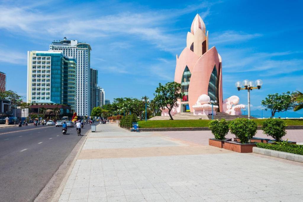 Den Long Do Hotel На Транг Екстериор снимка