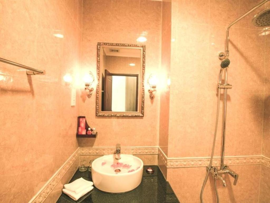 Den Long Do Hotel На Транг Екстериор снимка