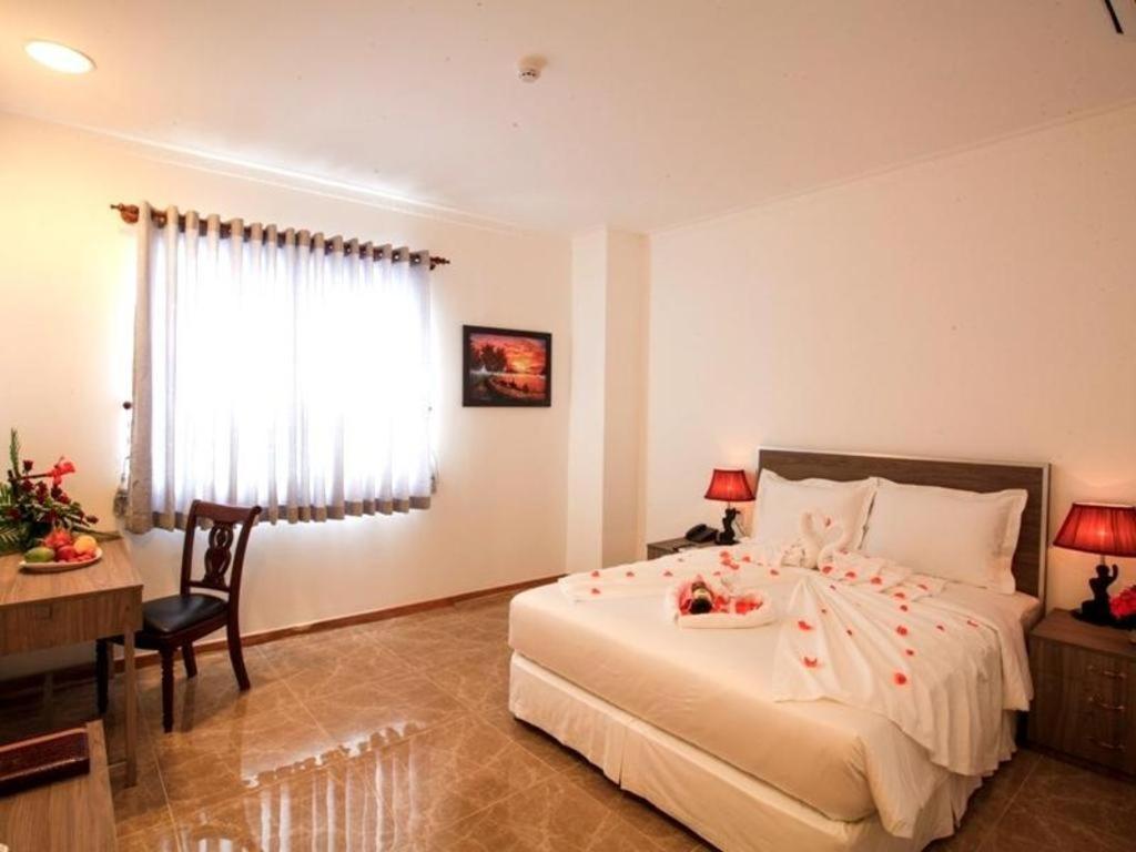 Den Long Do Hotel На Транг Екстериор снимка