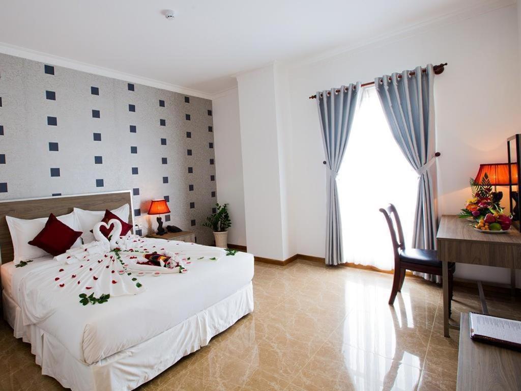 Den Long Do Hotel На Транг Екстериор снимка