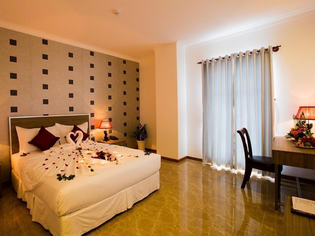 Den Long Do Hotel На Транг Екстериор снимка