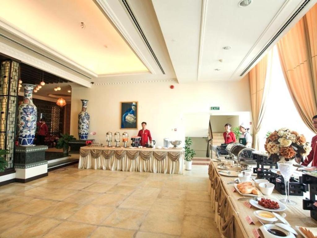 Den Long Do Hotel На Транг Екстериор снимка