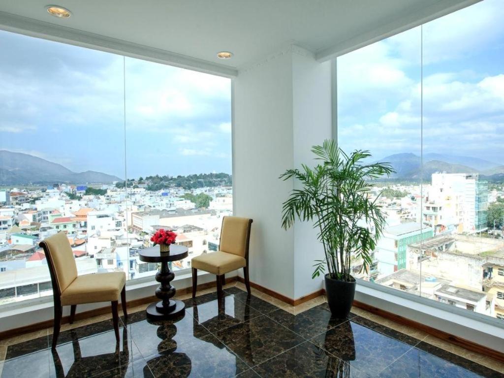 Den Long Do Hotel На Транг Екстериор снимка