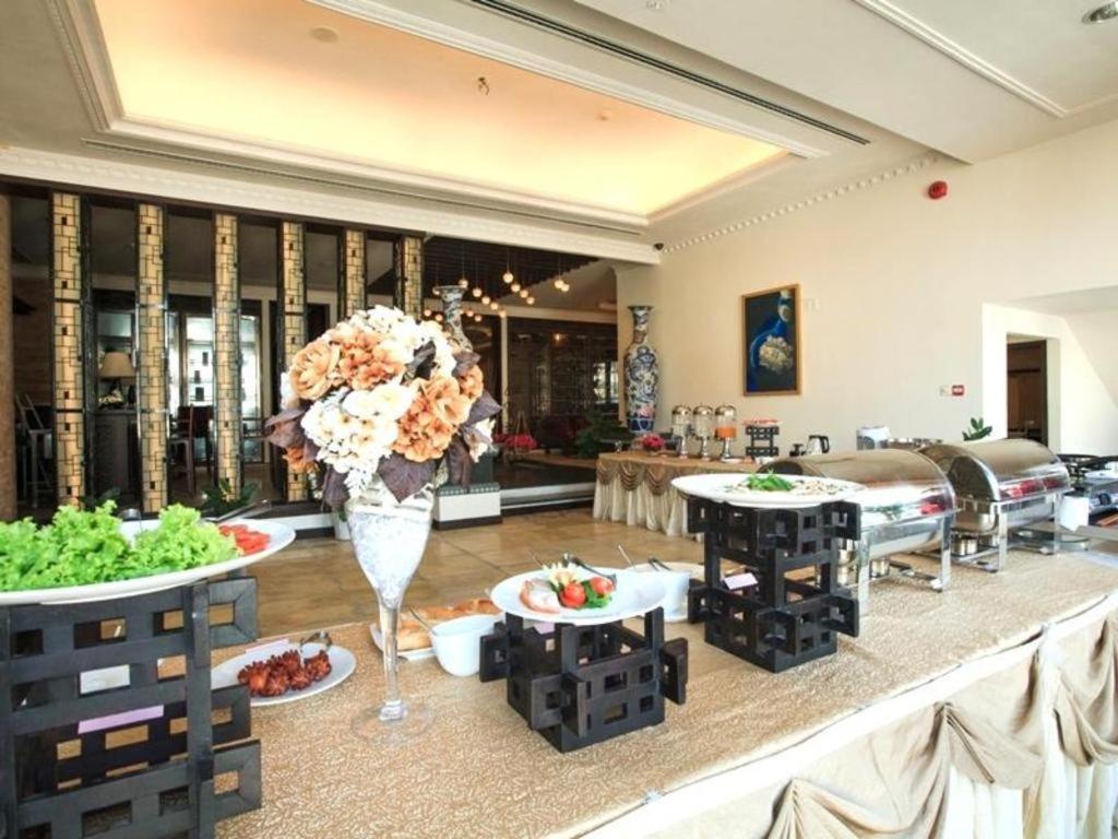 Den Long Do Hotel На Транг Екстериор снимка