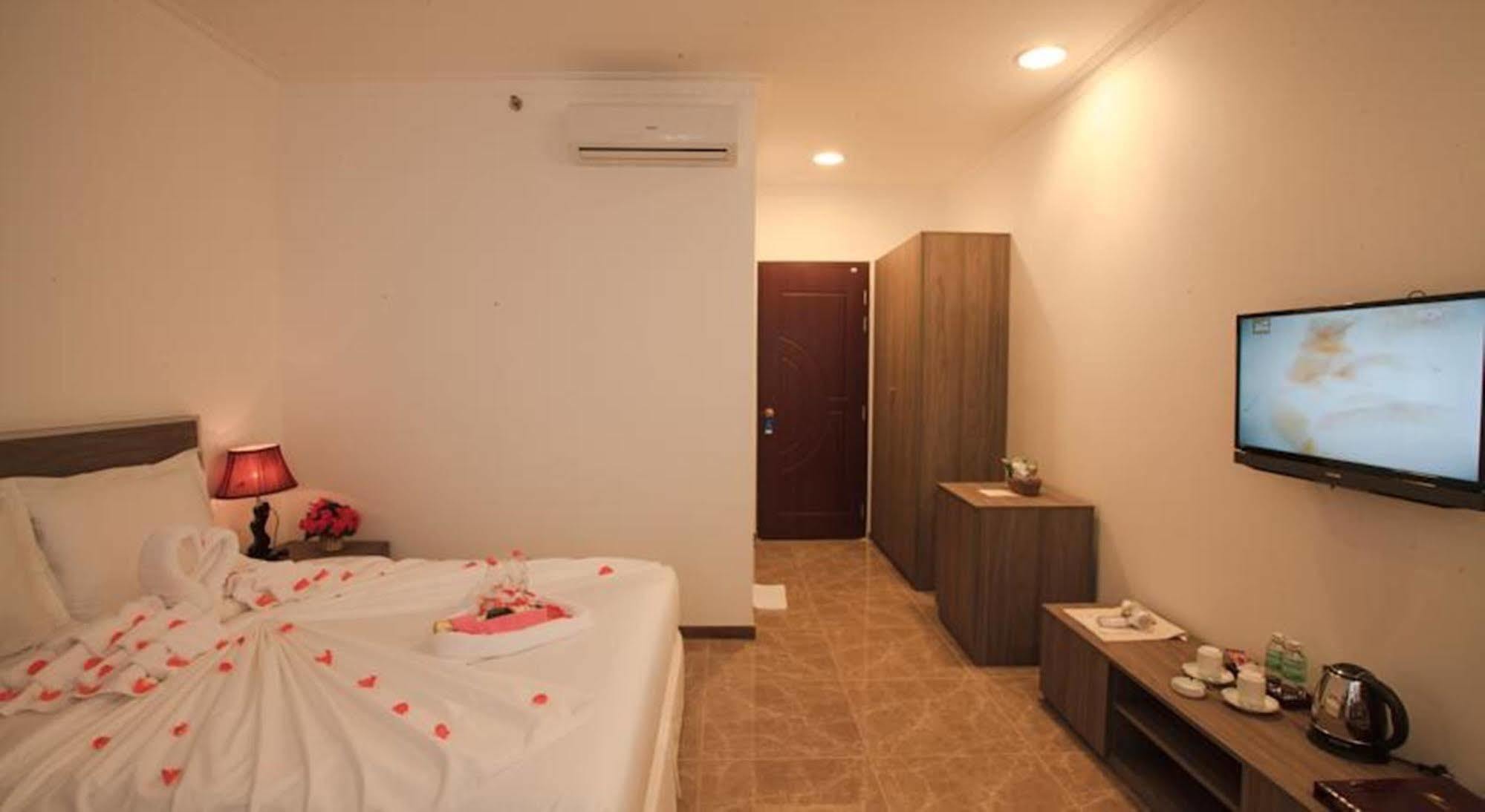 Den Long Do Hotel На Транг Екстериор снимка
