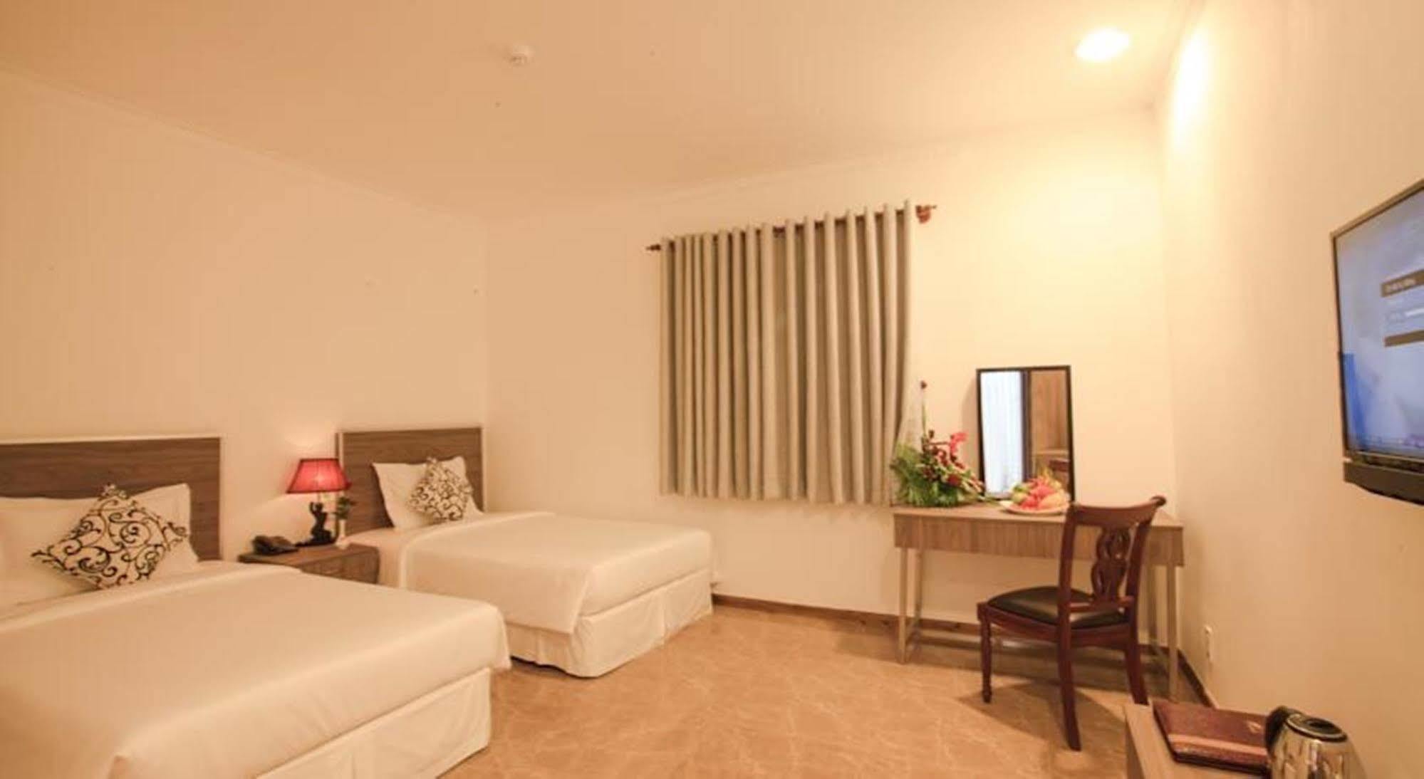 Den Long Do Hotel На Транг Екстериор снимка