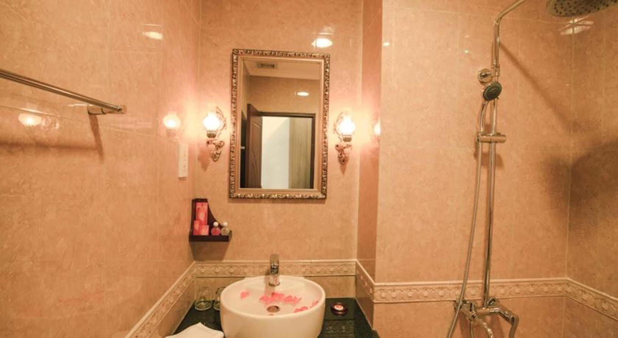 Den Long Do Hotel На Транг Екстериор снимка