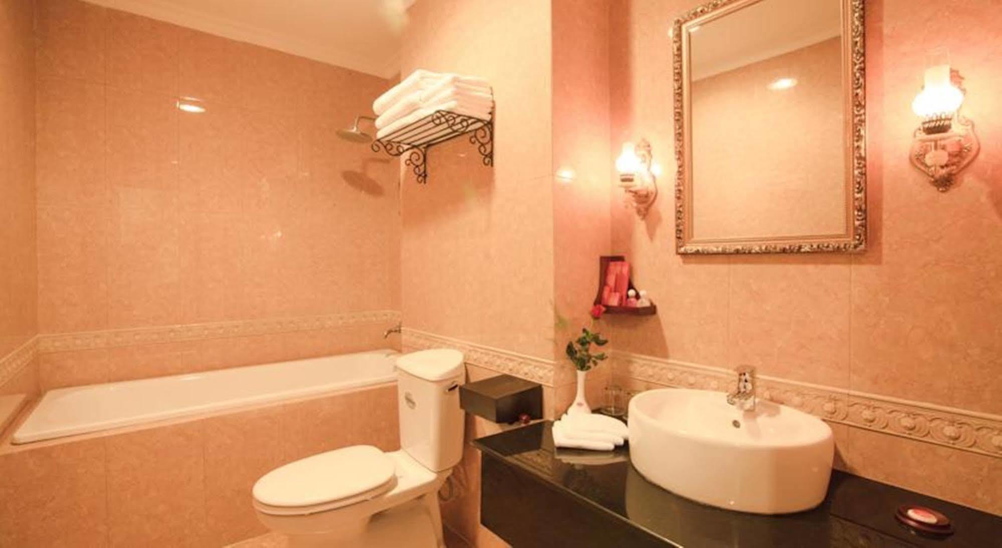 Den Long Do Hotel На Транг Екстериор снимка