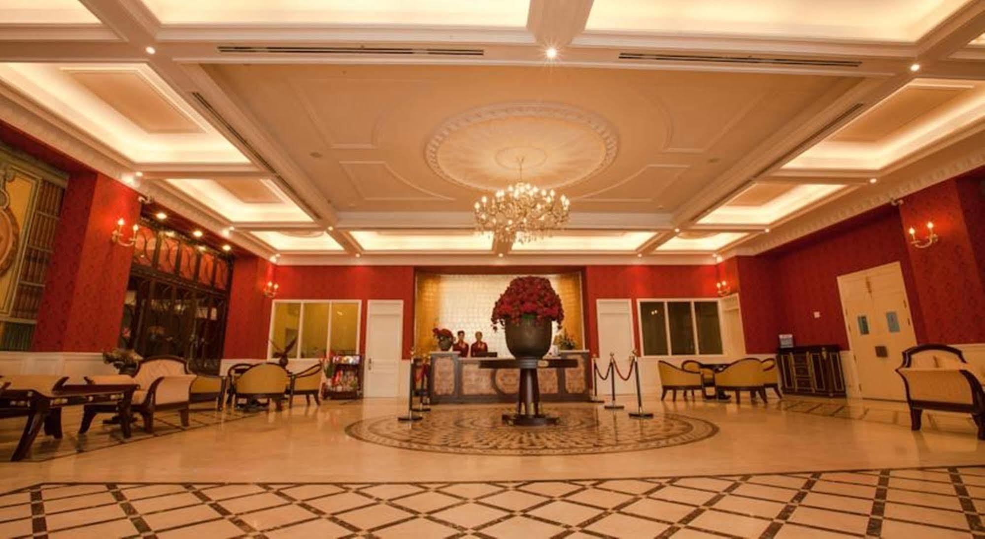 Den Long Do Hotel На Транг Екстериор снимка