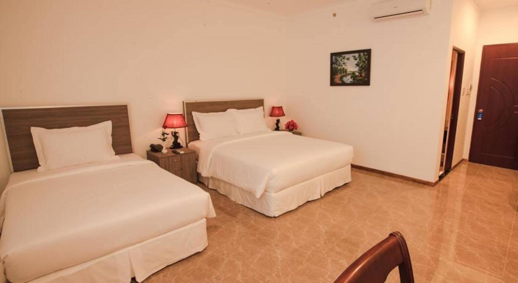 Den Long Do Hotel На Транг Екстериор снимка