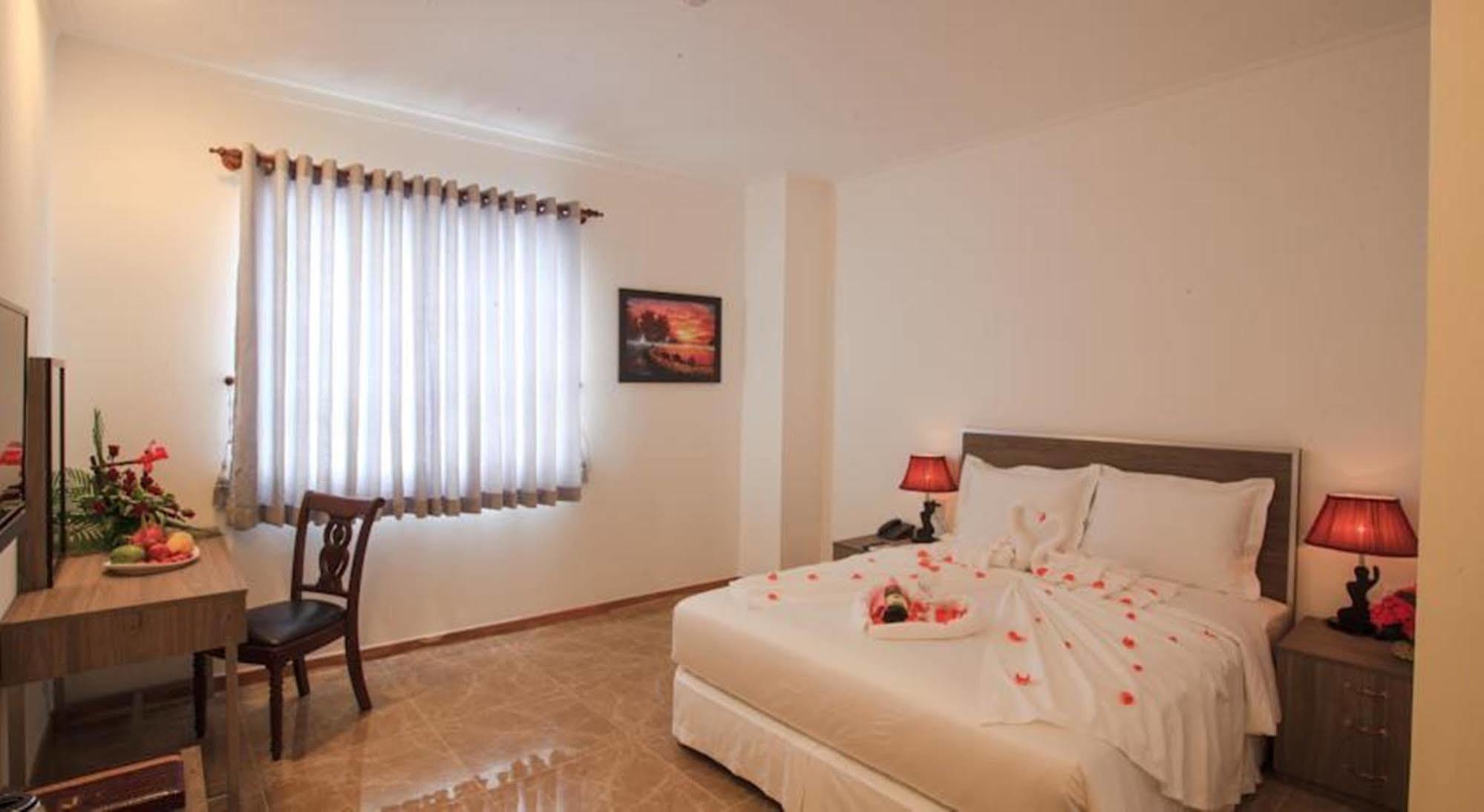 Den Long Do Hotel На Транг Екстериор снимка