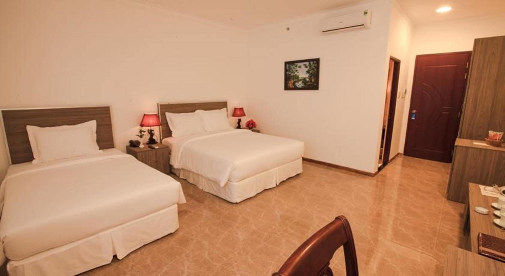 Den Long Do Hotel На Транг Екстериор снимка