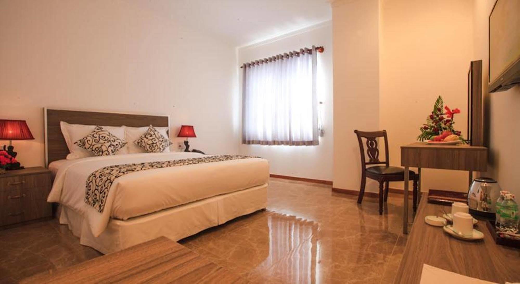 Den Long Do Hotel На Транг Екстериор снимка