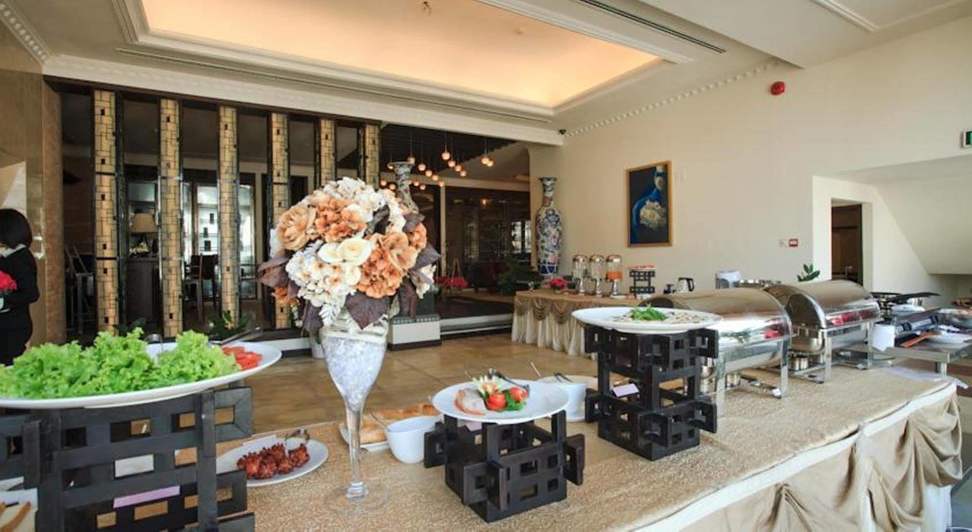 Den Long Do Hotel На Транг Екстериор снимка