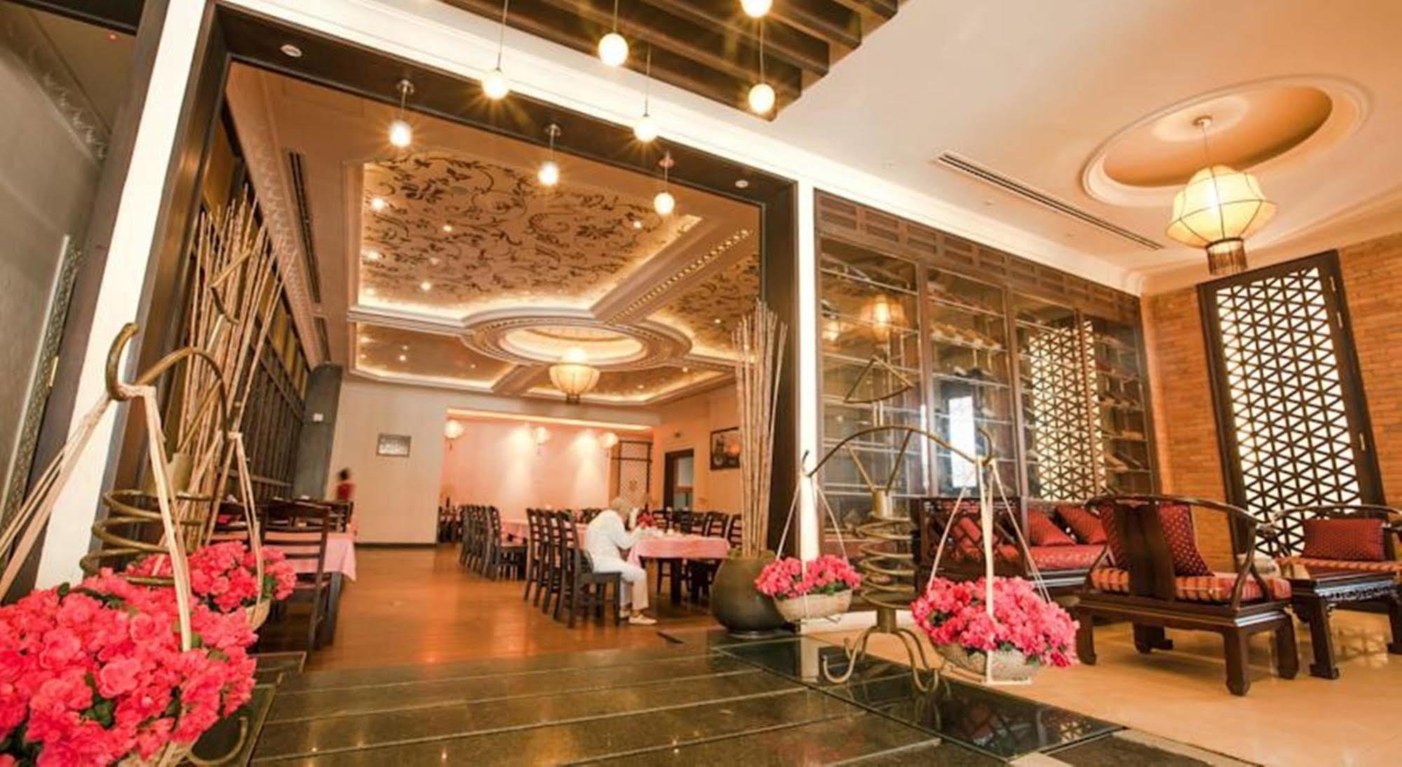 Den Long Do Hotel На Транг Екстериор снимка